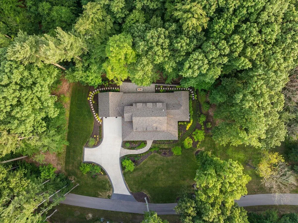 317 Lakeshore Drive Holland, MI 49424