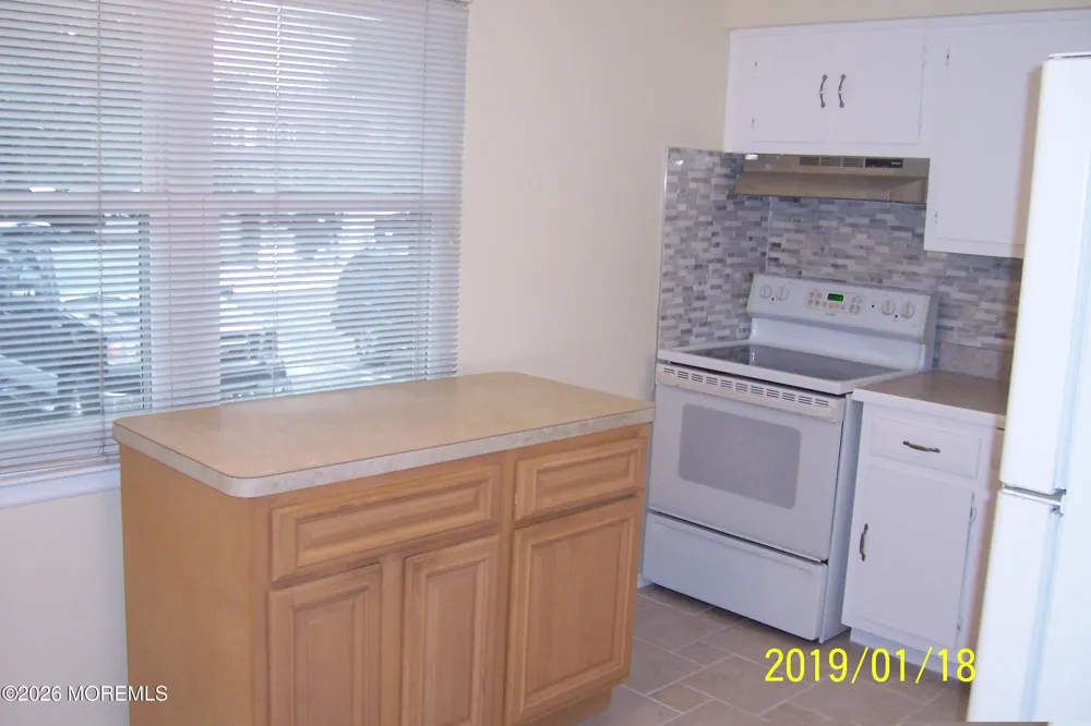 2002 Silver Court #2002 Hamilton, NJ 08690