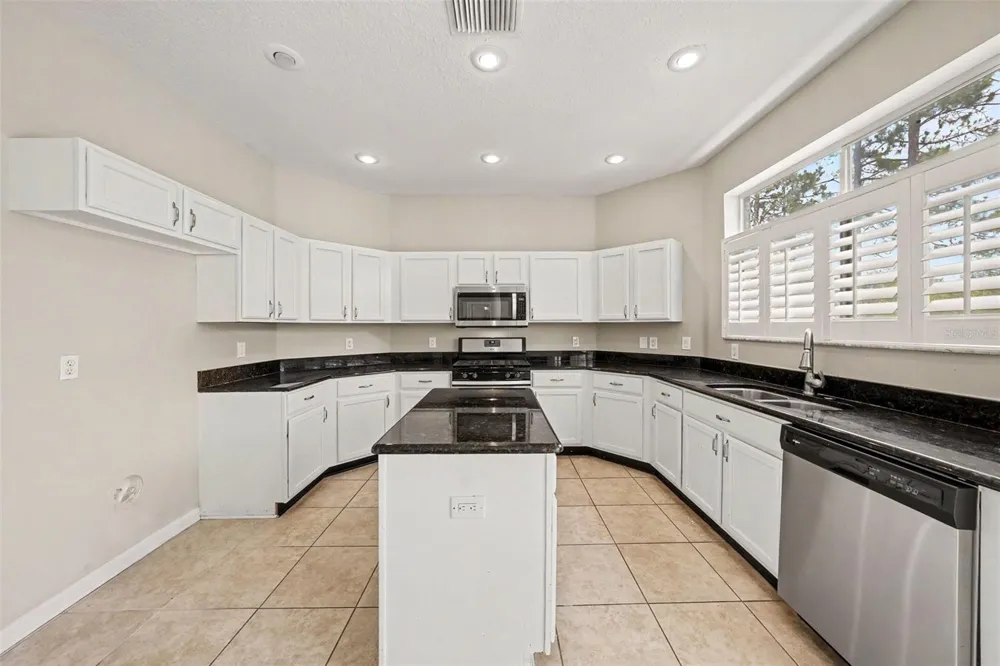 6112 CEZANNE AVENUE Lutz, FL 33558