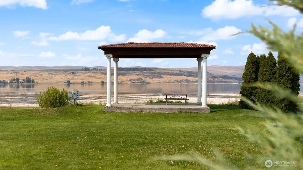 419 4th Avenue NE Soap Lake, WA 98851
