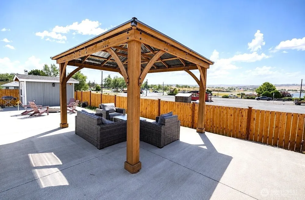 419 4th Avenue NE Soap Lake, WA 98851