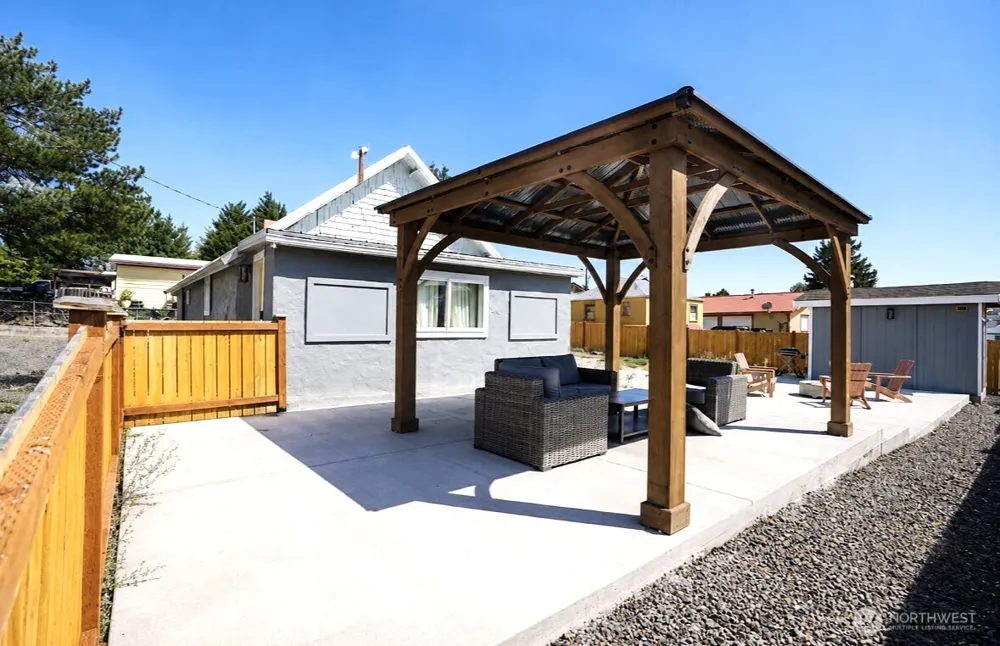 419 4th Avenue NE Soap Lake, WA 98851