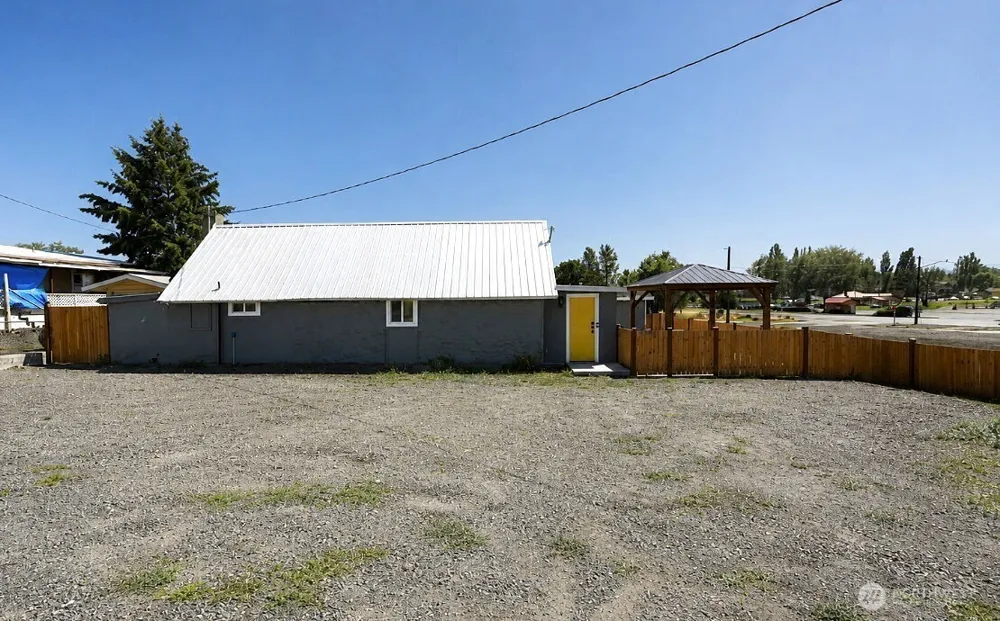 419 4th Avenue NE Soap Lake, WA 98851