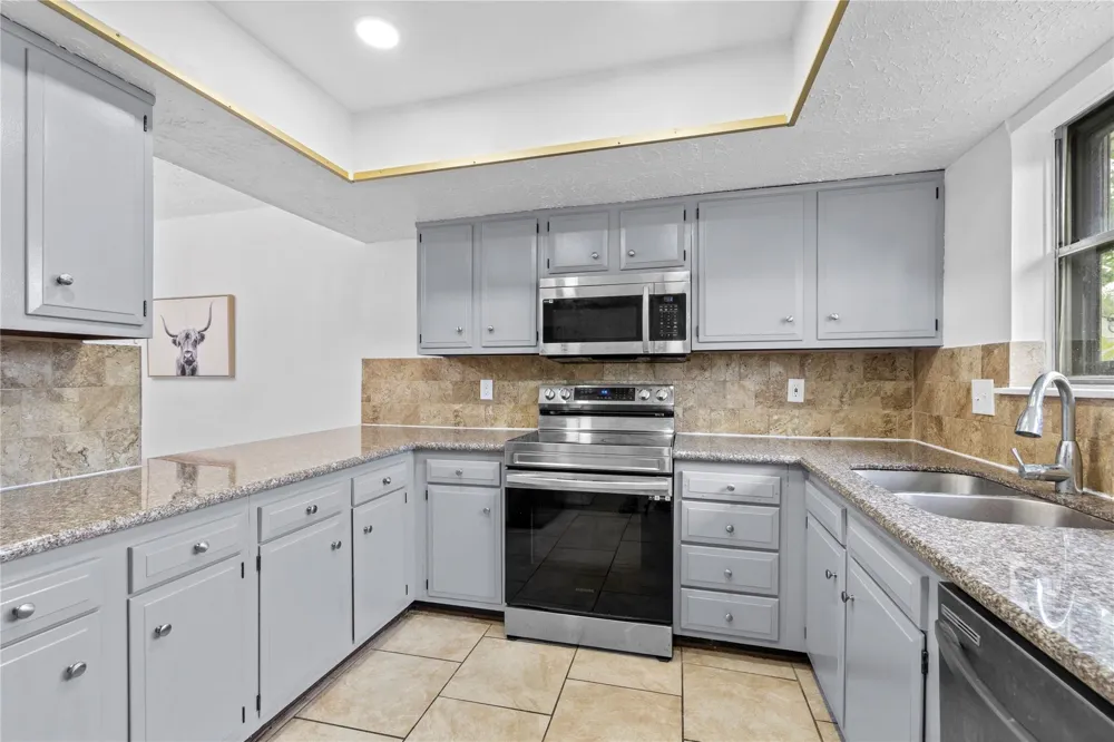 6517 S Briar Bayou Drive Houston, TX 77072
