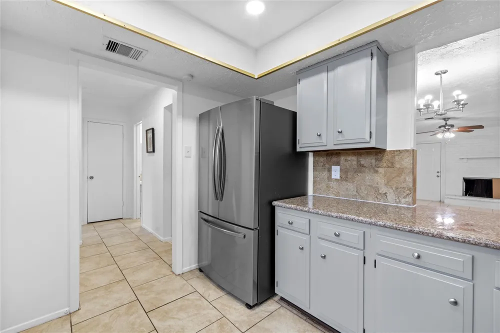 6517 S Briar Bayou Drive Houston, TX 77072