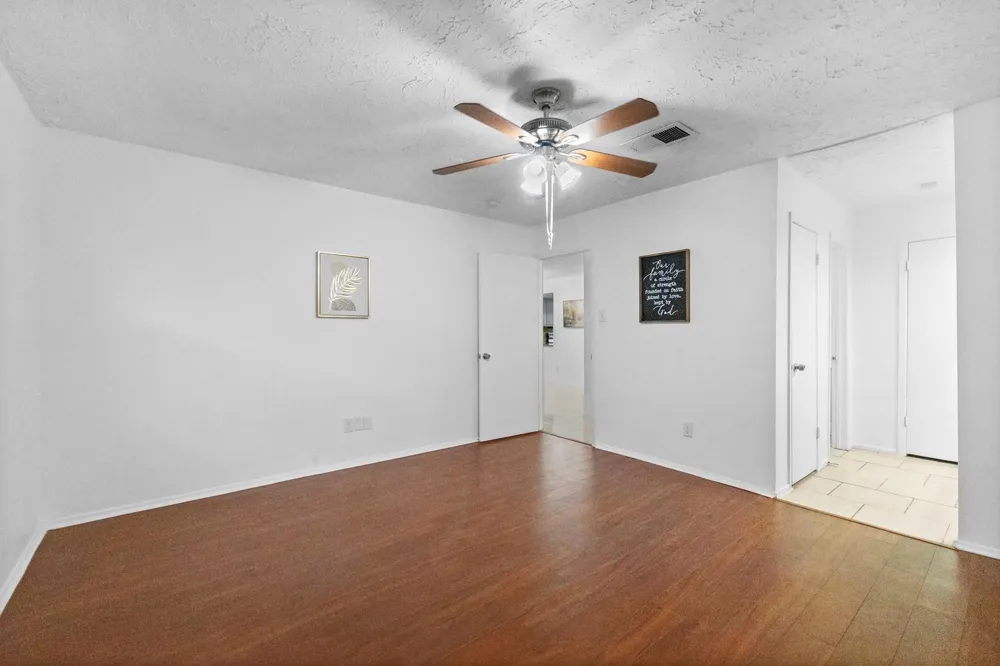 6517 S Briar Bayou Drive Houston, TX 77072