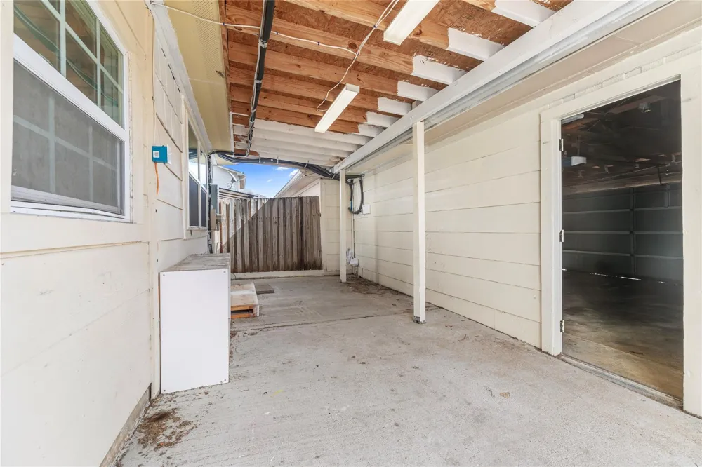 6517 S Briar Bayou Drive Houston, TX 77072
