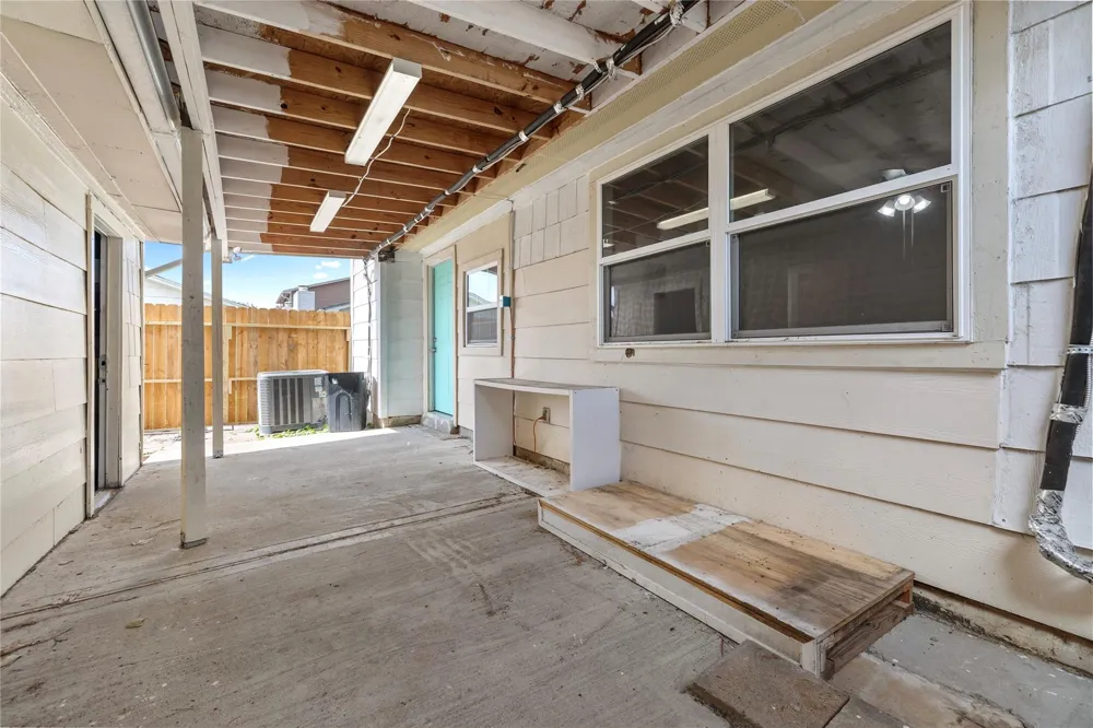 6517 S Briar Bayou Drive Houston, TX 77072