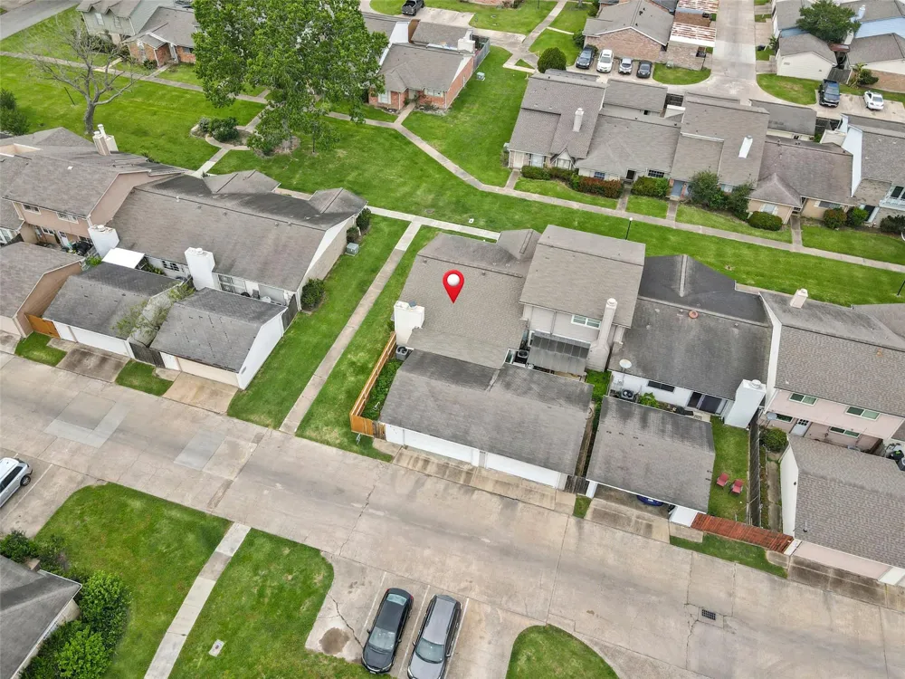 6517 S Briar Bayou Drive Houston, TX 77072