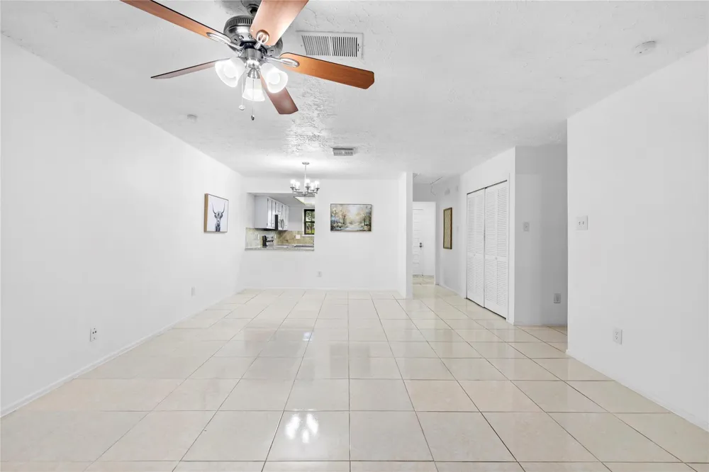 6517 S Briar Bayou Drive Houston, TX 77072