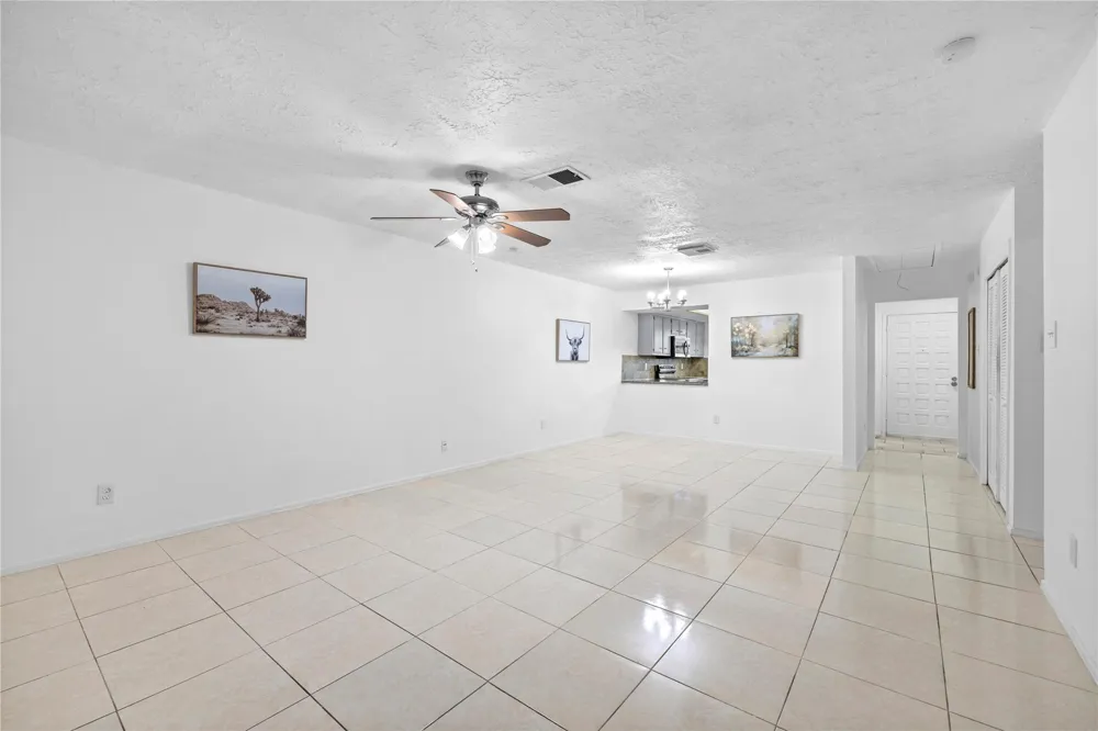 6517 S Briar Bayou Drive Houston, TX 77072
