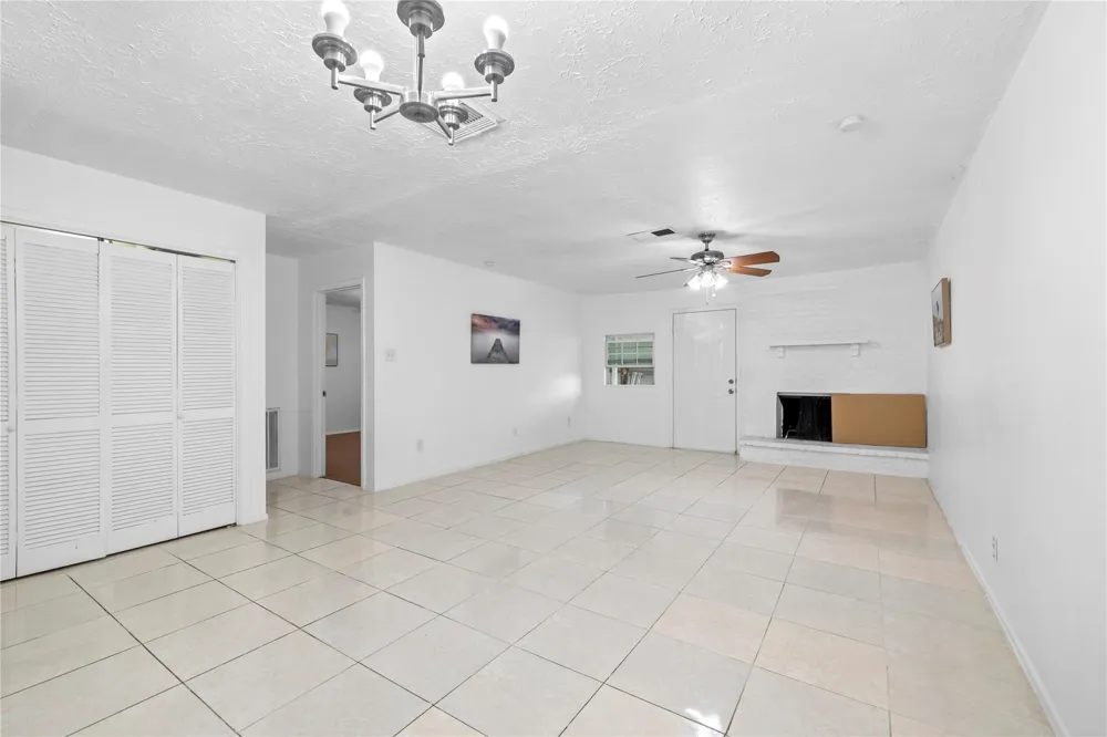 6517 S Briar Bayou Drive Houston, TX 77072