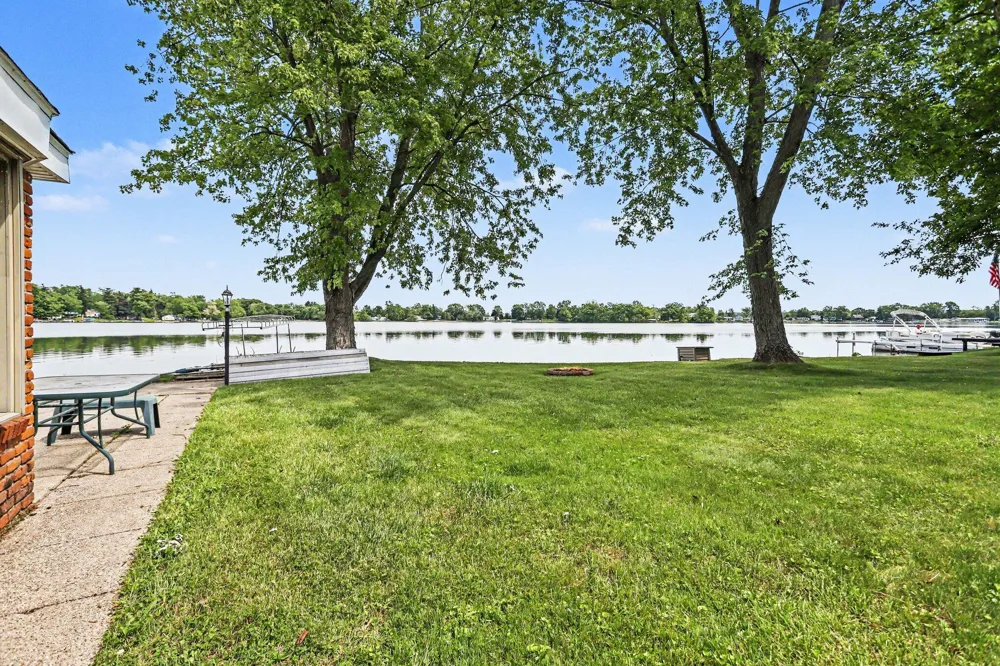 60641 Lennon Street Sturgis, MI 49091