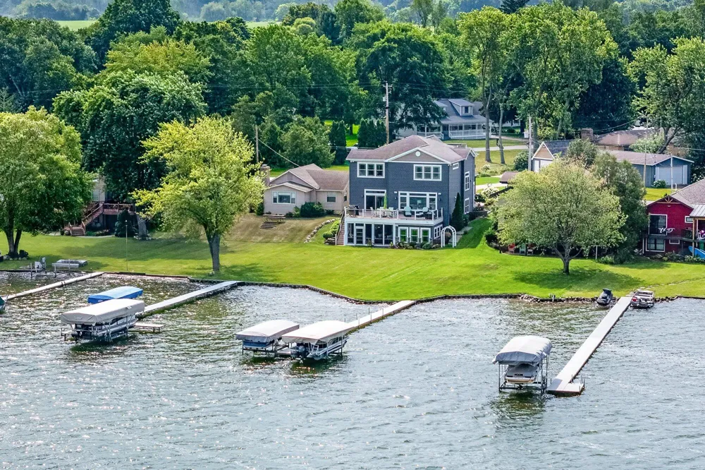 7705 S Indian Lake Drive Vicksburg, MI 49097