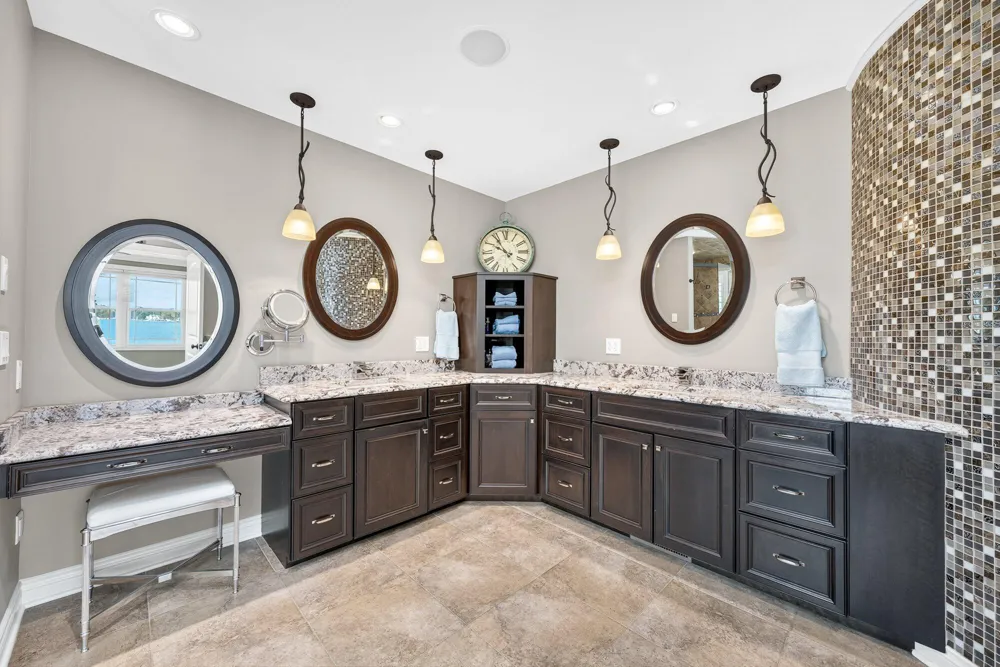 7705 S Indian Lake Drive Vicksburg, MI 49097