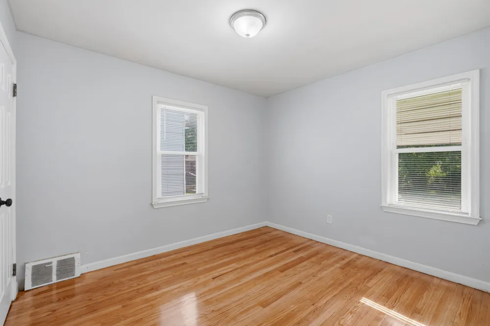 20435 Norborne Redford, MI 48240