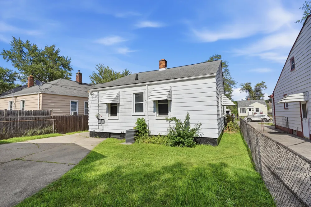 20435 Norborne Redford, MI 48240