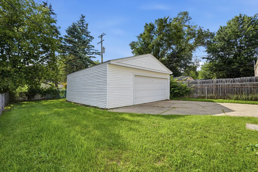 20435 Norborne Redford, MI 48240