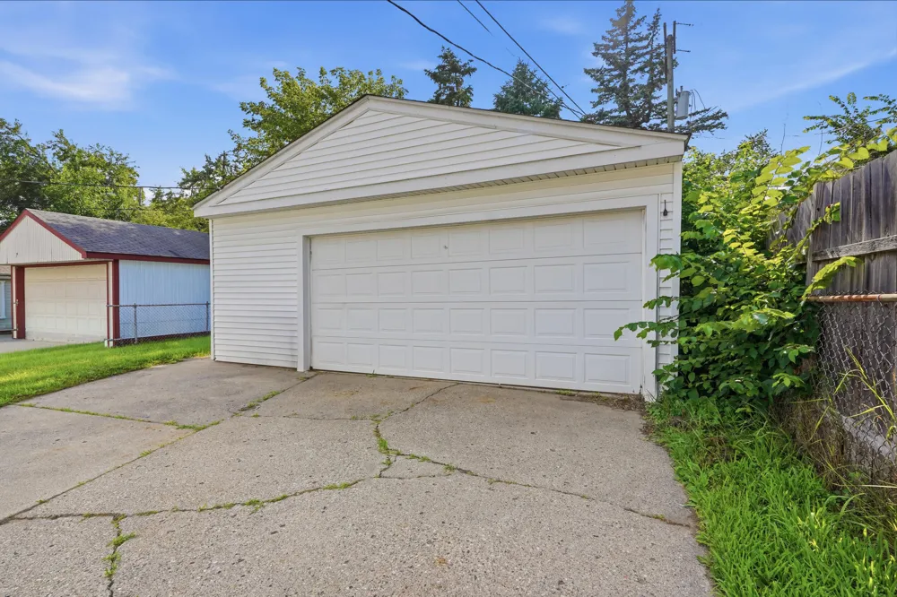 20435 Norborne Redford, MI 48240