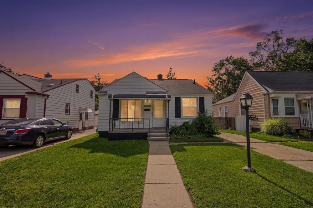 20435 Norborne Redford, MI 48240
