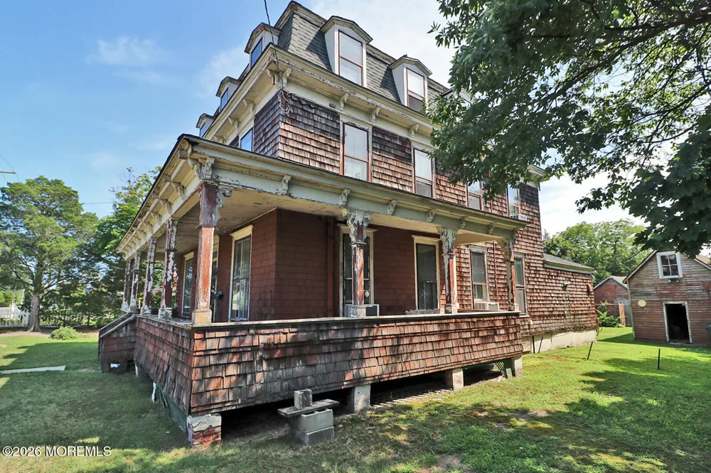 105 E Bay Avenue Manahawkin, NJ 08050