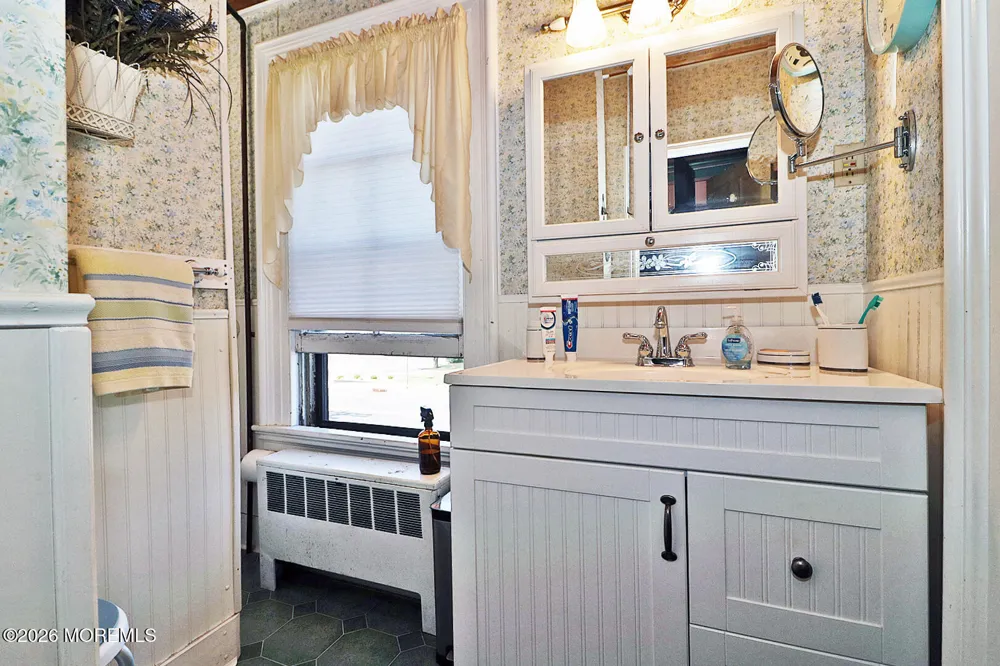 105 E Bay Avenue Manahawkin, NJ 08050