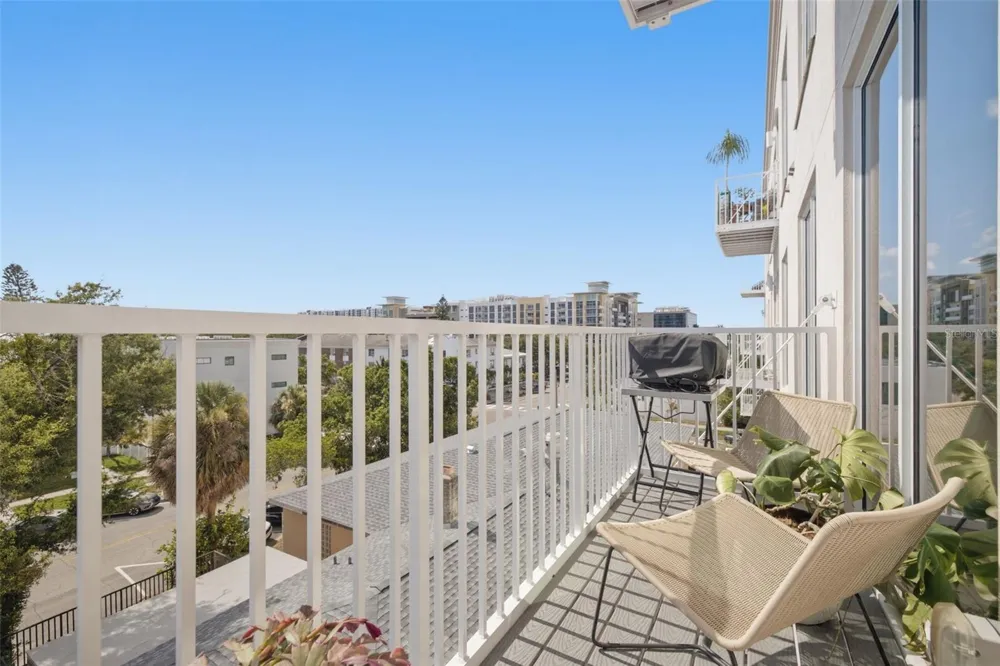644 3RD AVENUE S #403 St Petersburg, FL 33701