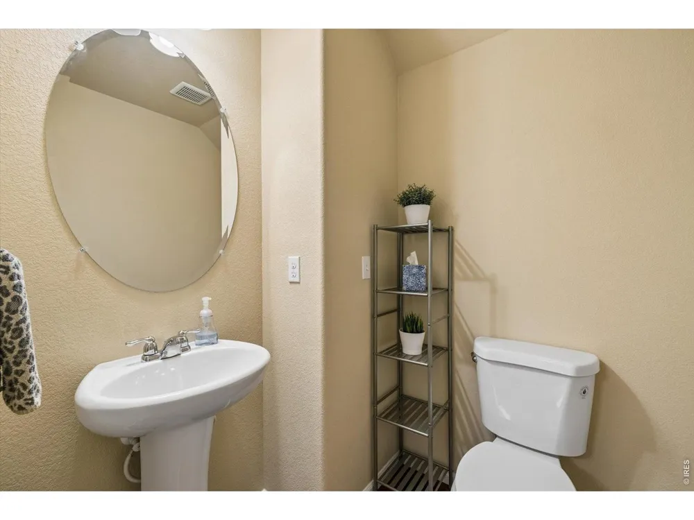 8906 E Nichols Place Centennial, CO 80112