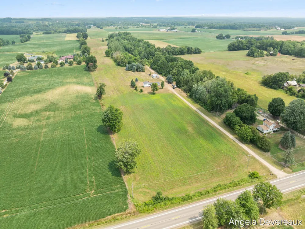 2637 17 Mile Road Kent City, MI 49330