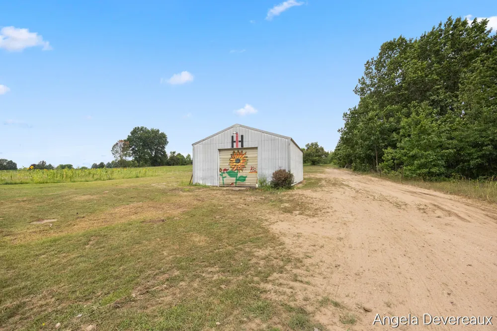 2637 17 Mile Road Kent City, MI 49330