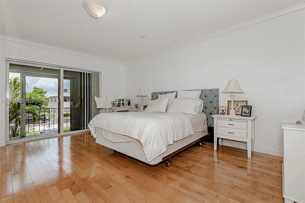1413 15th Ave #8 Hollywood, FL 33020