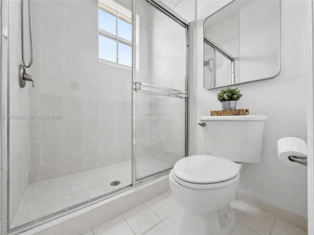 10573 SW 6th St #1206 Pembroke Pines, FL 33025