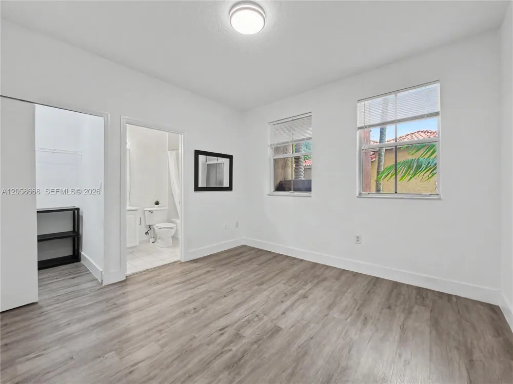 10573 SW 6th St #1206 Pembroke Pines, FL 33025