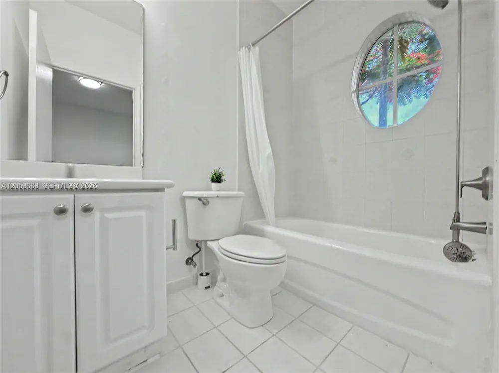 10573 SW 6th St #1206 Pembroke Pines, FL 33025