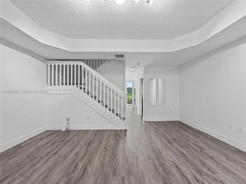 10573 SW 6th St #1206 Pembroke Pines, FL 33025