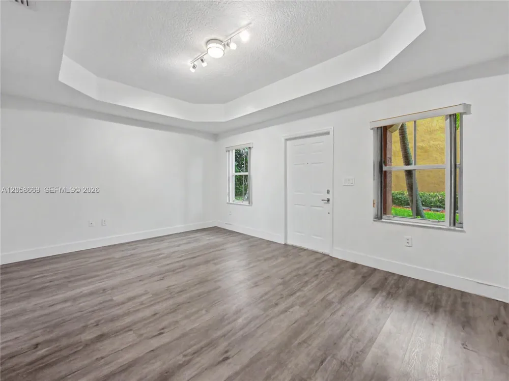 10573 SW 6th St #1206 Pembroke Pines, FL 33025