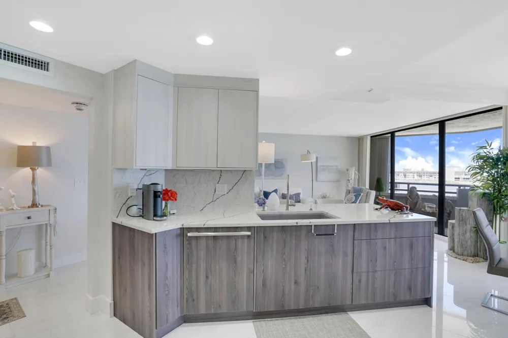 3560 S Ocean Boulevard #PH-4 South Palm Beach, FL 33480