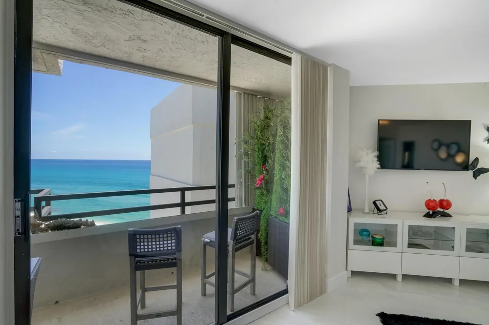 3560 S Ocean Boulevard #PH-4 South Palm Beach, FL 33480