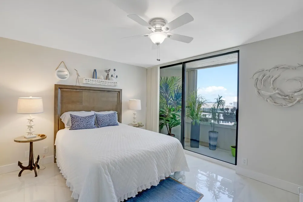 3560 S Ocean Boulevard #PH-4 South Palm Beach, FL 33480