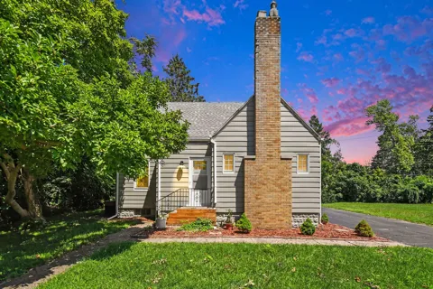 1549 Broadway