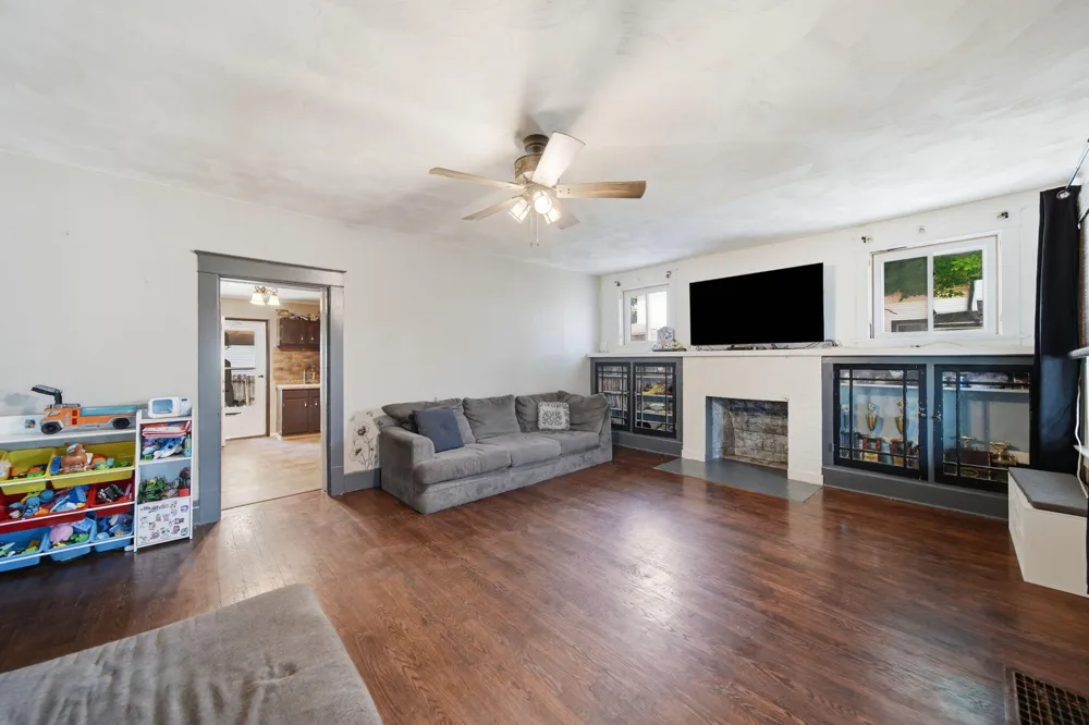 414 Division Street Adrian, MI 49221