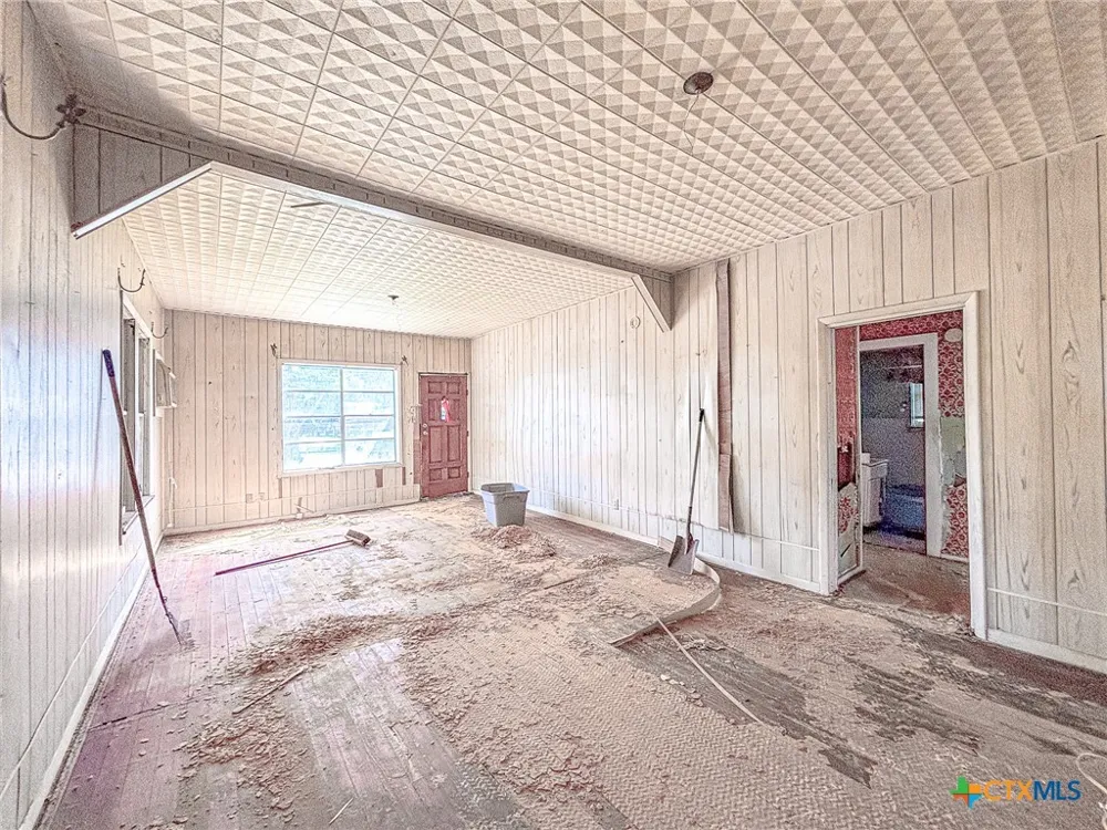 810 Avenue H Shiner, TX 77984