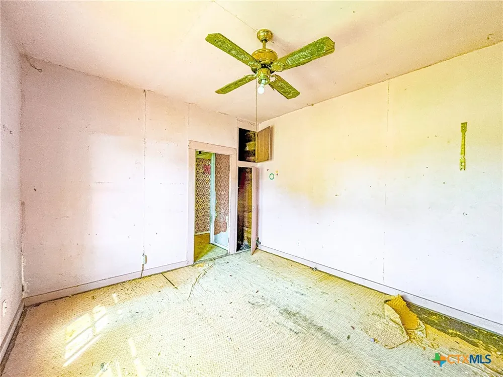 810 Avenue H Shiner, TX 77984