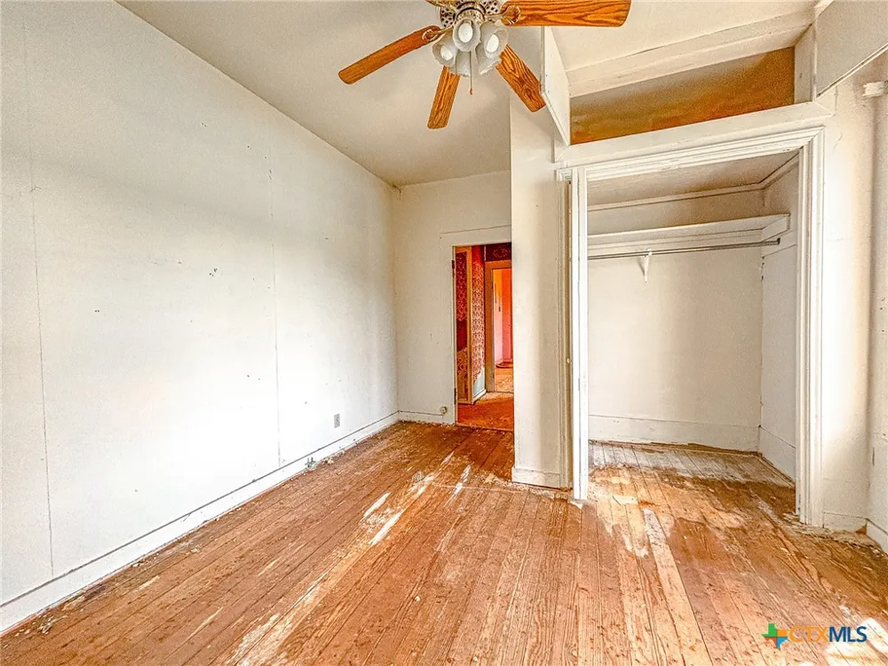 810 Avenue H Shiner, TX 77984