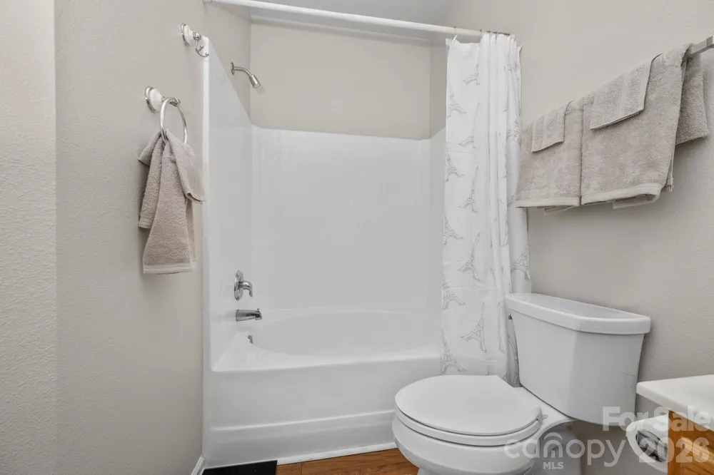 5757 Fox Ridge Lane Winston Salem, NC 27104