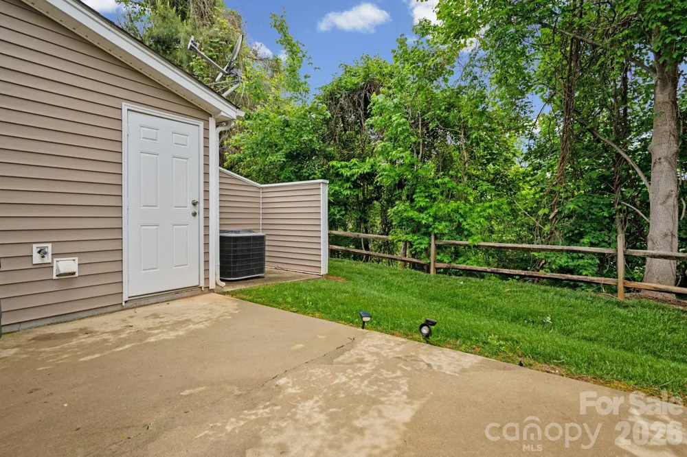 5757 Fox Ridge Lane Winston Salem, NC 27104