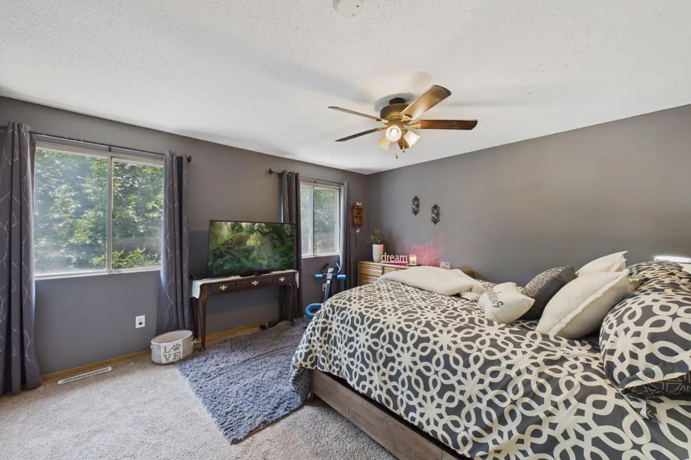 1467 Goodwin Avenue Oakdale, MN 55128
