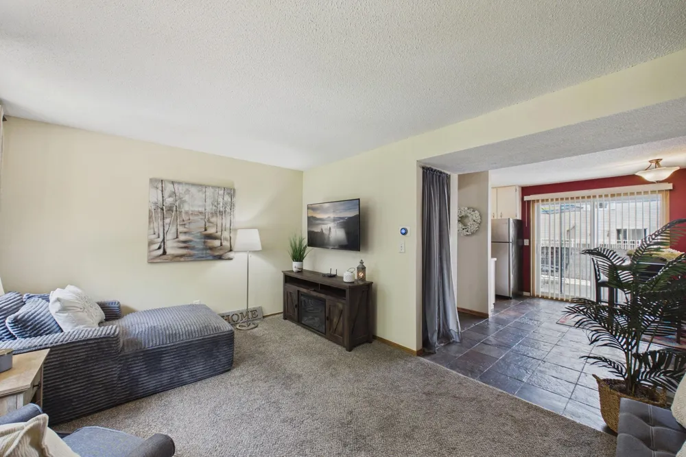 1467 Goodwin Avenue Oakdale, MN 55128