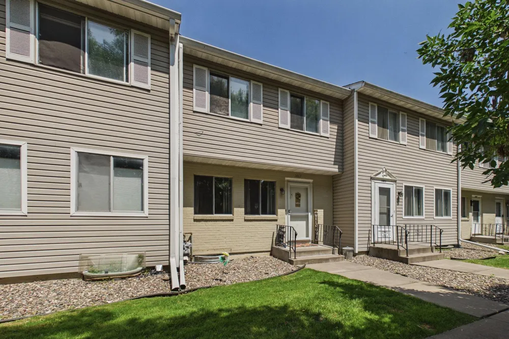 1467 Goodwin Avenue Oakdale, MN 55128