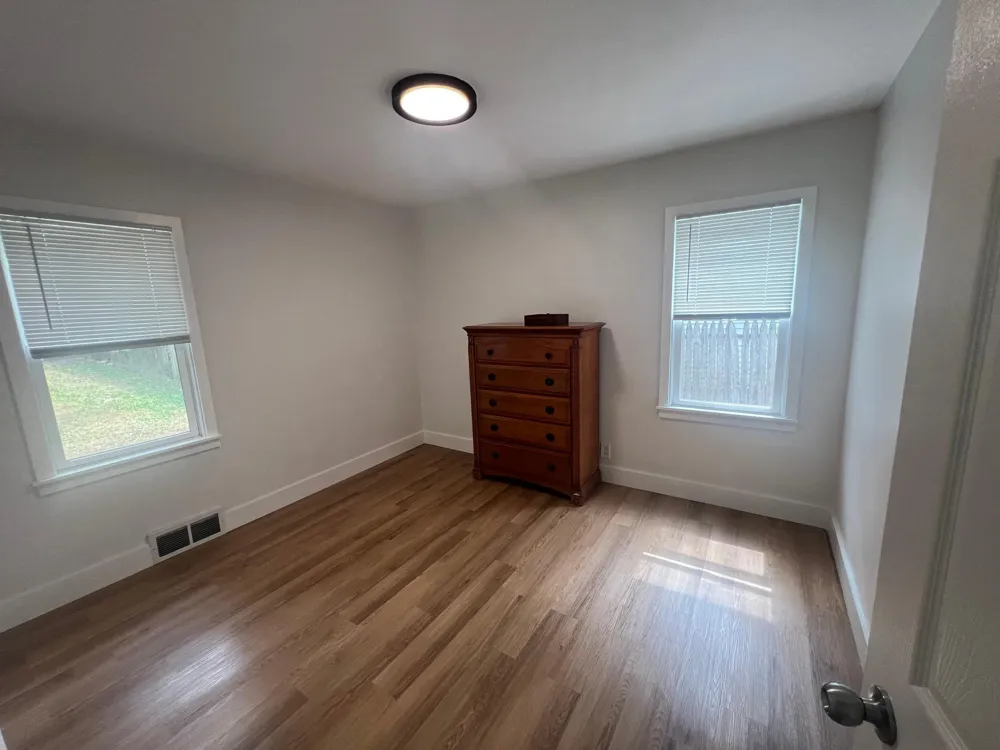 1876 Chelton Avenue W Saint Paul, MN 55104